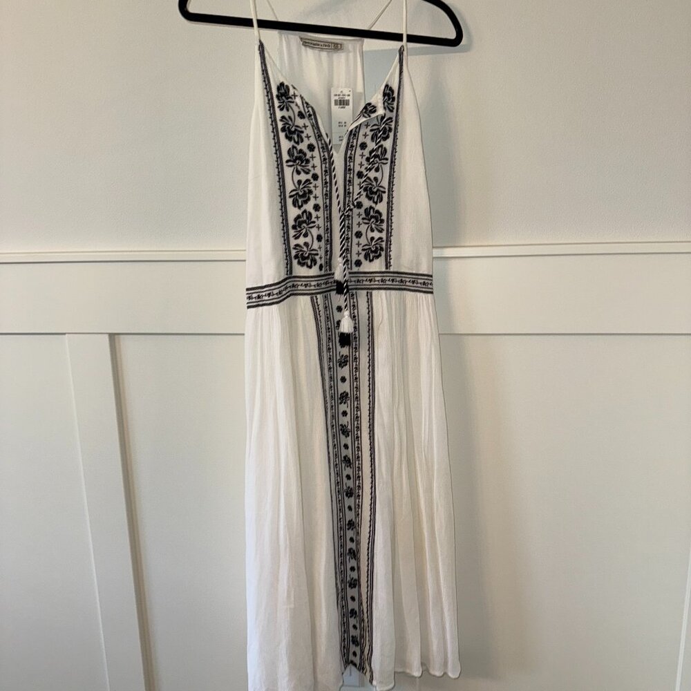 Abercrombie & Fitch-XL White Crepe Dress with Black Embroidery